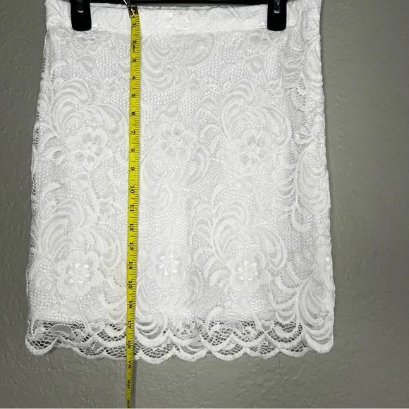 Ambiance Apparel white lace skirt size L NWOT - Picture 2 of 4